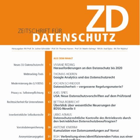 Eine Fachzeitschrift zum Datenschutzrecht wird zusammen mit digitalen Geräten dargestellt.