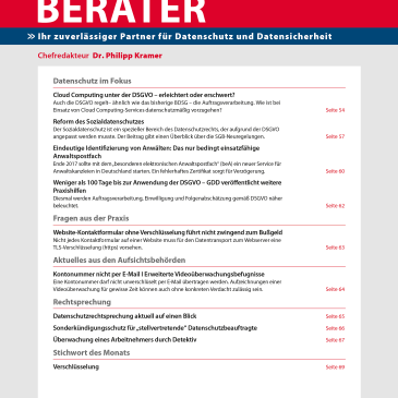 Ein aufgeschlagenes Magazin mit Stift liegt auf einem Tisch und lädt zum Lesen und Arbeiten ein.